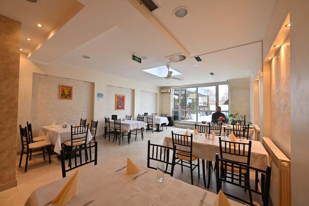 Hotel Tiski Cvet Novi Bečej Екстериор снимка