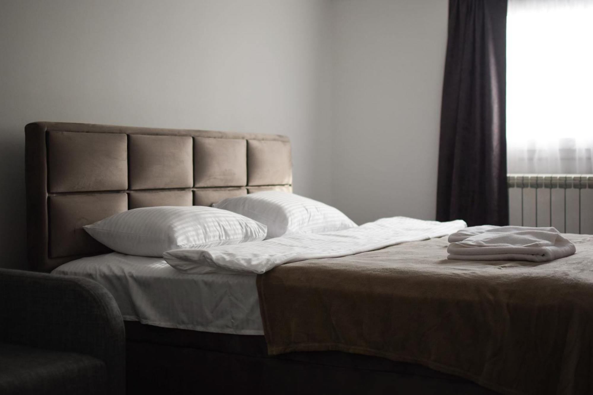 Hotel Tiski Cvet Novi Bečej Екстериор снимка