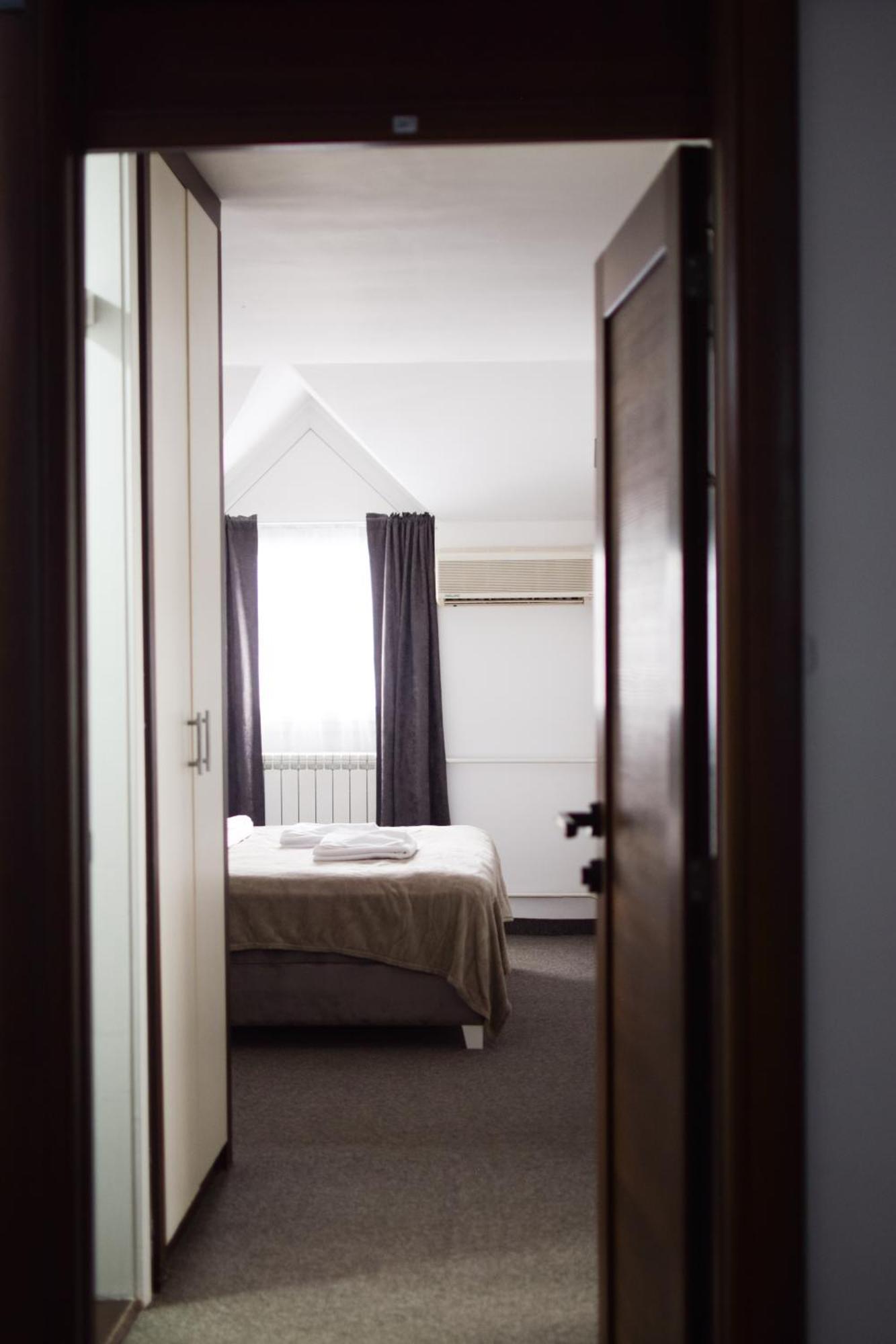 Hotel Tiski Cvet Novi Bečej Екстериор снимка